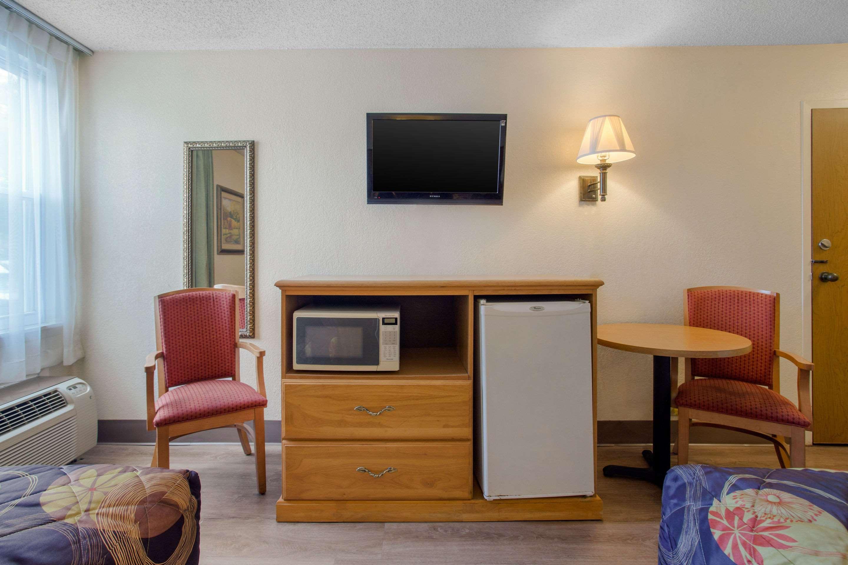 Rodeway Inn Asheville Ngoại thất bức ảnh